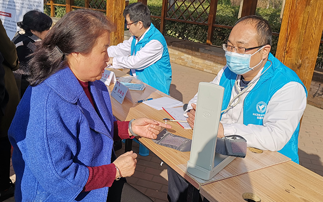 【学雷锋日】九游娱乐注册,九游(中国)举办“爱满京城，牵手智慧家医”志愿服务活动(图5)